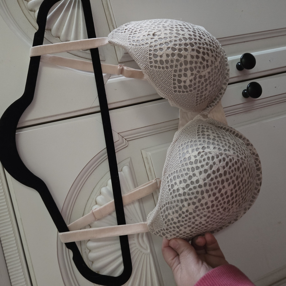 Victoria's Secret White Full-Coverage Bra with Textured Cups